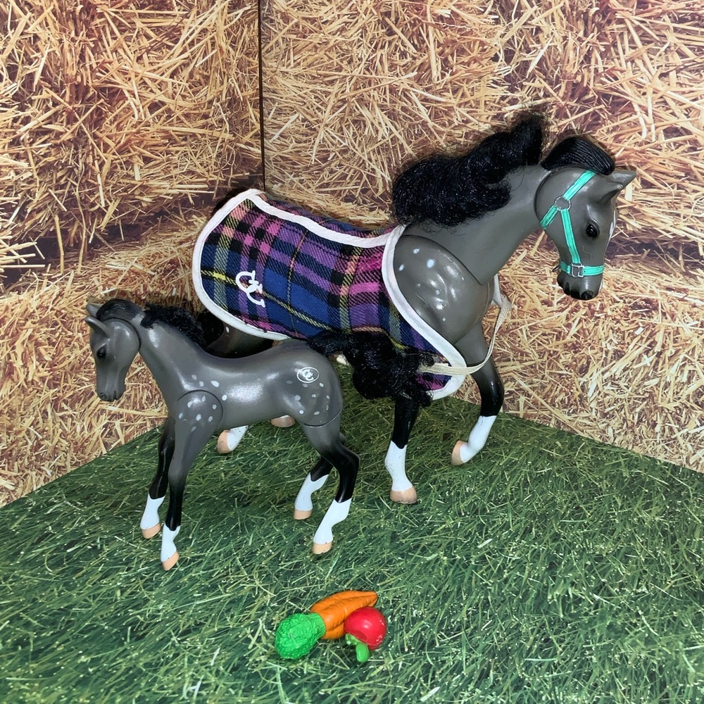 Grand Champions Feed and Nuzzle Toy Horse Mare, Foal Set and Accessories